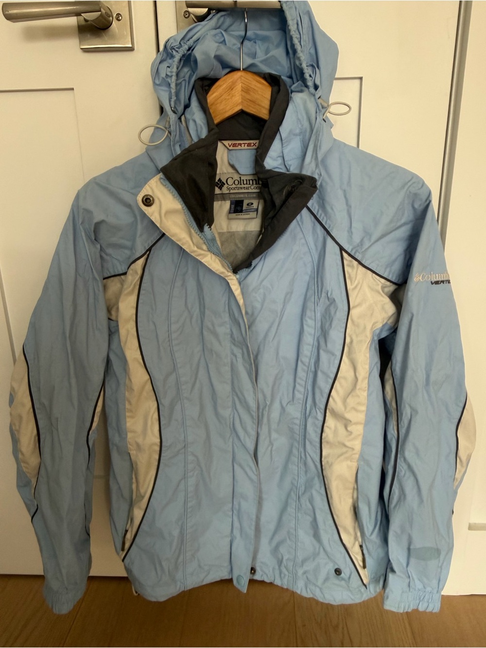 Columbia Women’s Light Blue and Cream Vertex Jacket- size M
